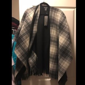 Estudio plush reversible wrap/poncho
